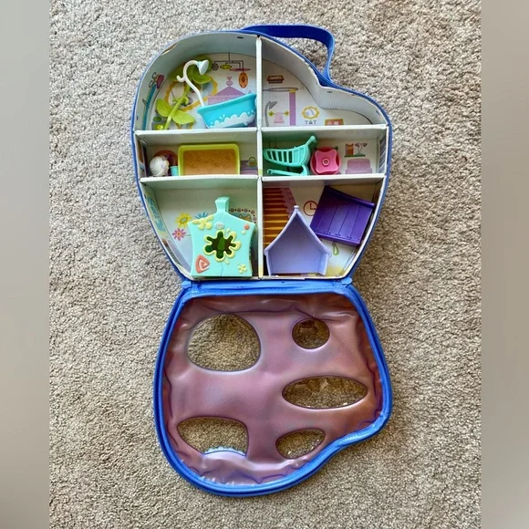 Littlest Pet Shop Carrying Storage Case with Accessories - Picture 9 of 15